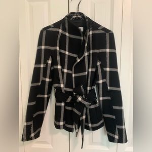 Max Mara black and white blazer with a belt size 8